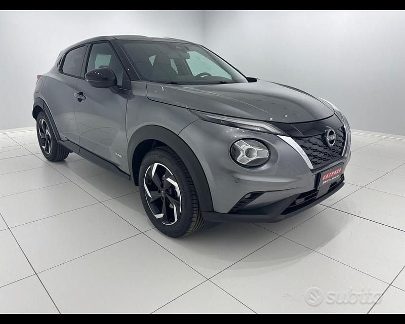 Grigio Usata 2023 Nissan Juke N-Connecta SUV | 22.900 € (Buon prezzo) - Immagine 1/4