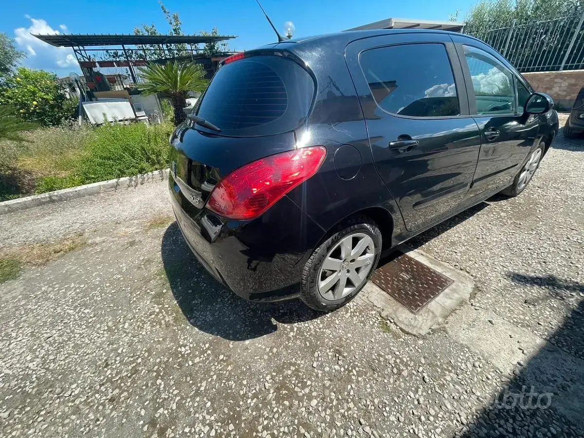 Usata Peugeot 308 112 CV (82 kW) 2008 Nero Berlina