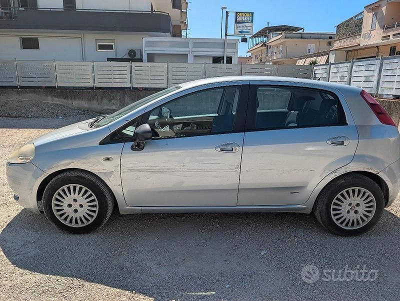 Usata Fiat Punto 90 CV (66 kW) 2008 Grigio Utilitaria