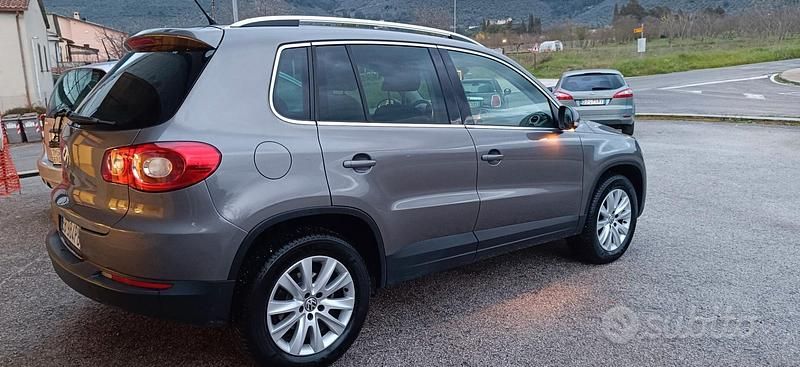Usata VW Tiguan Sportline 140 CV (102 kW) 2010 Grigio SUV