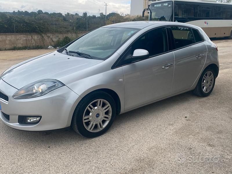 Usata Fiat Bravo 104 CV (76 kW) 2012 Grigio Utilitaria