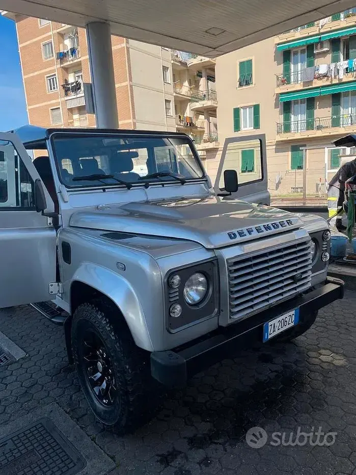 Usata Land Rover Defender 122 CV (89 kW) 2014 Grigio SUV