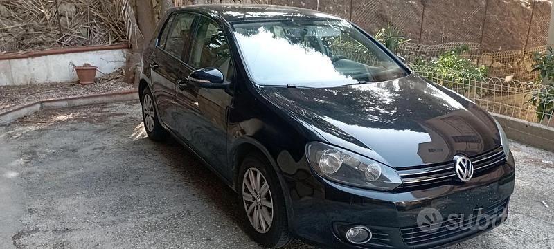 Nero Usata 2011 VW Golf VI Highline Tre volumi | 7800 € (Buon prezzo) - Immagine 1/4