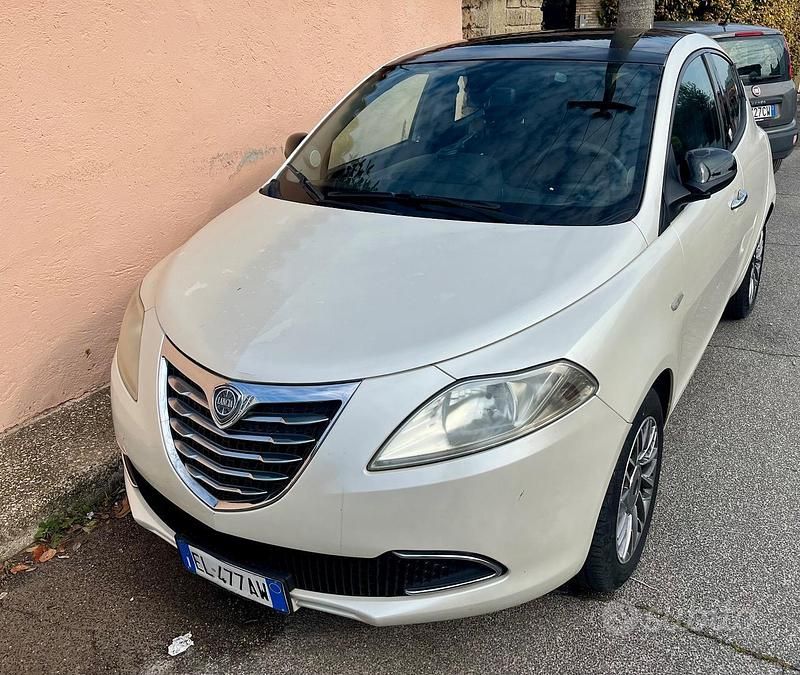 Usata Lancia Ypsilon 69 CV (50 kW) 2012 Bianco Utilitaria