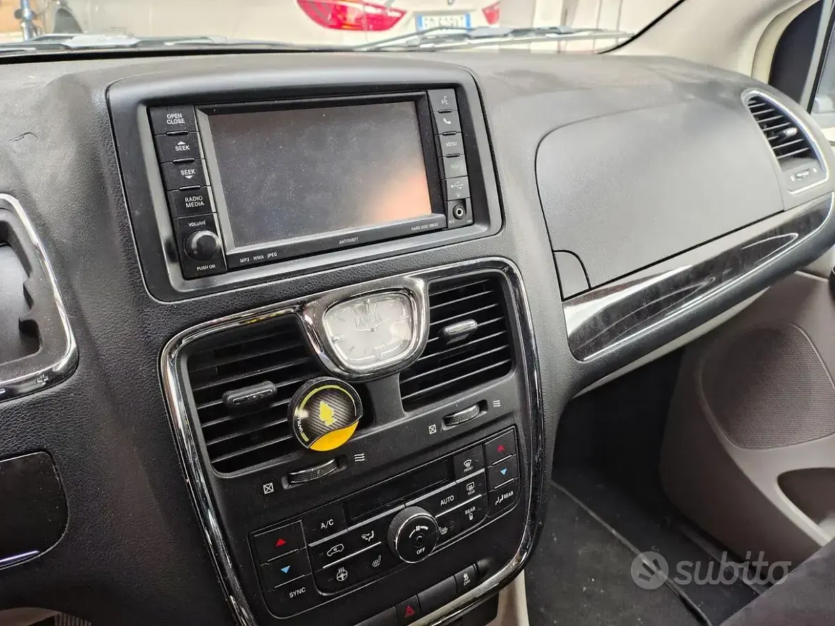 Usata Lancia Voyager Platinum 163 CV (119 kW) 2013 Blu Monovolume