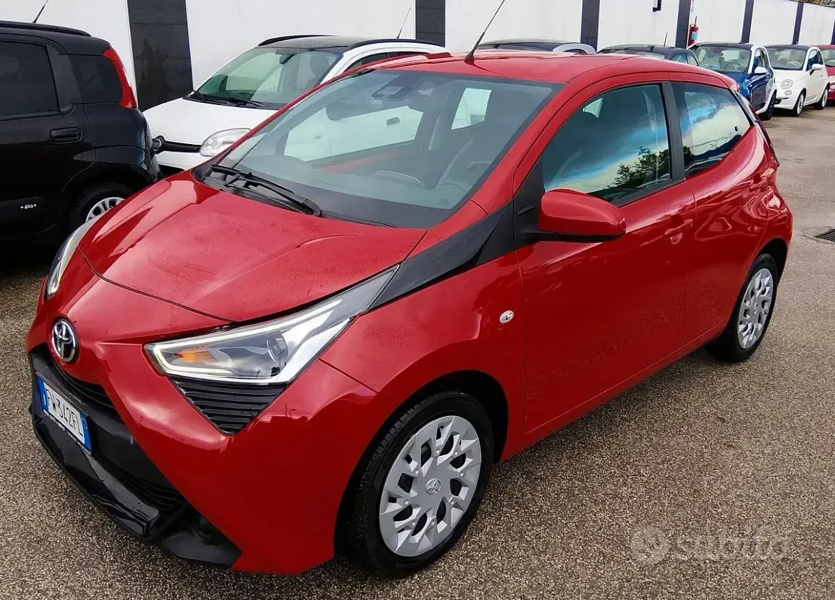 Usata Toyota Aygo 72 CV (52 kW) 2019 Rosso Utilitaria