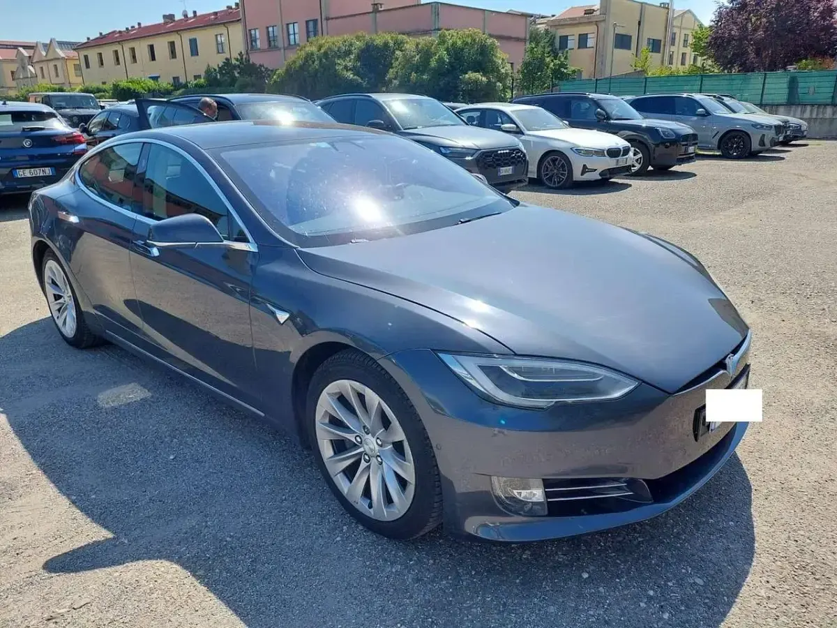 Usata Tesla Model S 135 kW (184 CV) 2018 Grigio scuro metallizzato Utilitaria