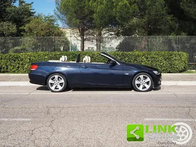 Usado BMW 325 Cabriolet Efficient Dynamics 197 HP (144 kW) 2009 Azul Cabrios