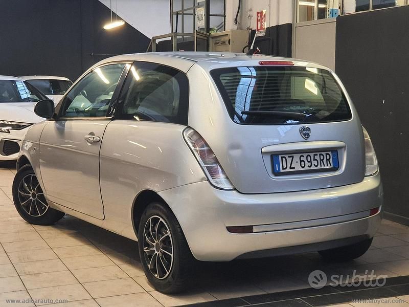 Usata Lancia Ypsilon 60 CV (44 kW) 2010 Grigio Utilitaria