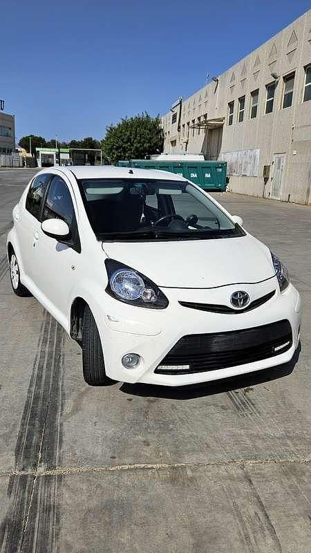 Usata Toyota Aygo Connect Style 68 CV (50 kW) 2012 Utilitaria