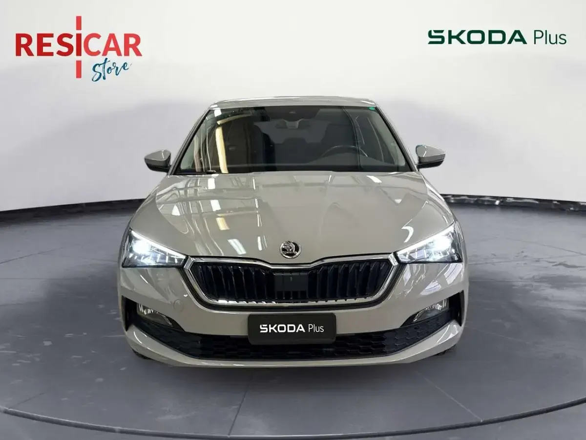 Usata Skoda Scala Style 150 CV (110 kW) 2023 Grigio metallizzato Utilitaria