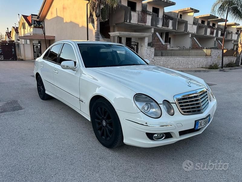 Usata 2008 Mercedes E220 Tre volumi | 4750 € (Ottimo prezzo) - Immagine 1/4