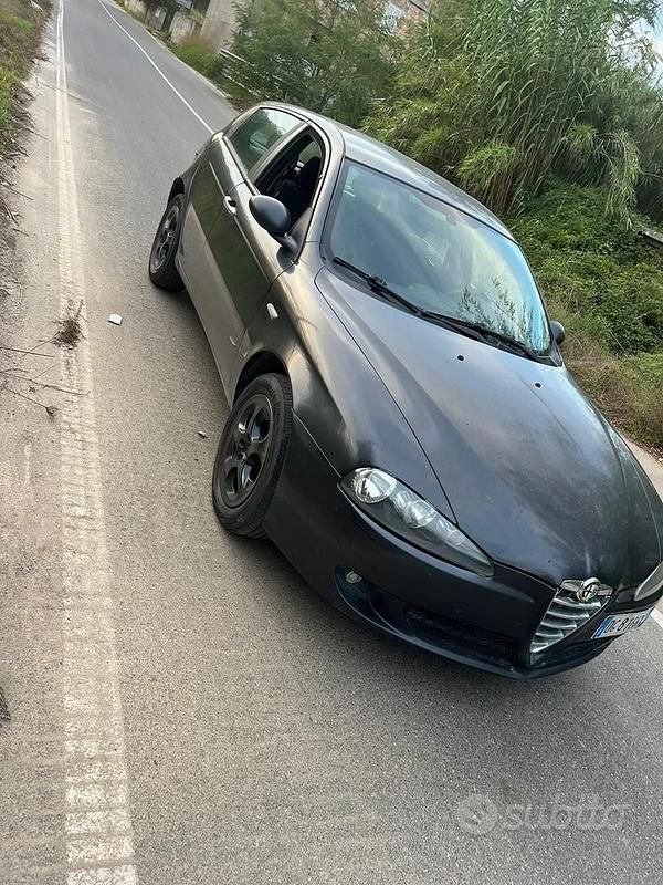 Usata Alfa Romeo 147 120 CV (88 kW) 2007 Nero Utilitaria