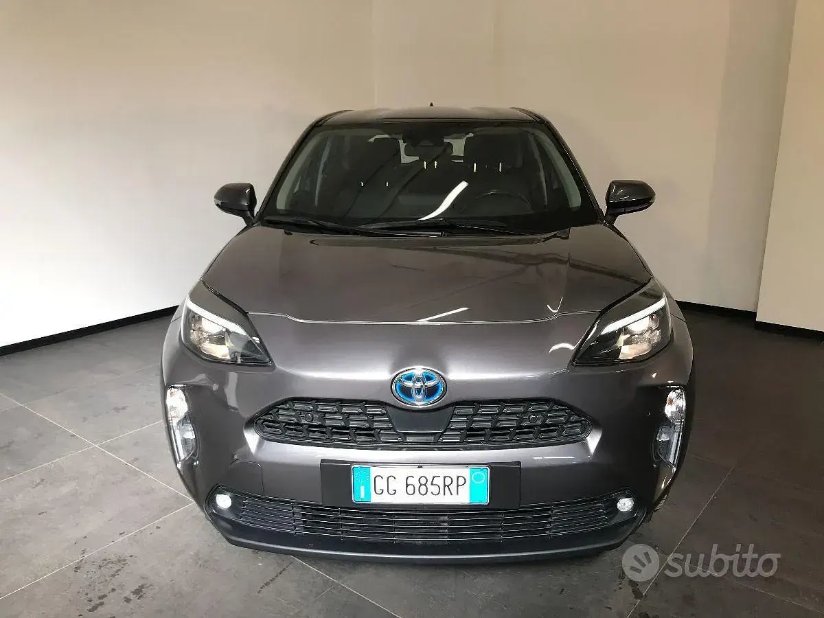 Usata Toyota Yaris Cross Active 92 CV (67 kW) 2021 Grigio SUV