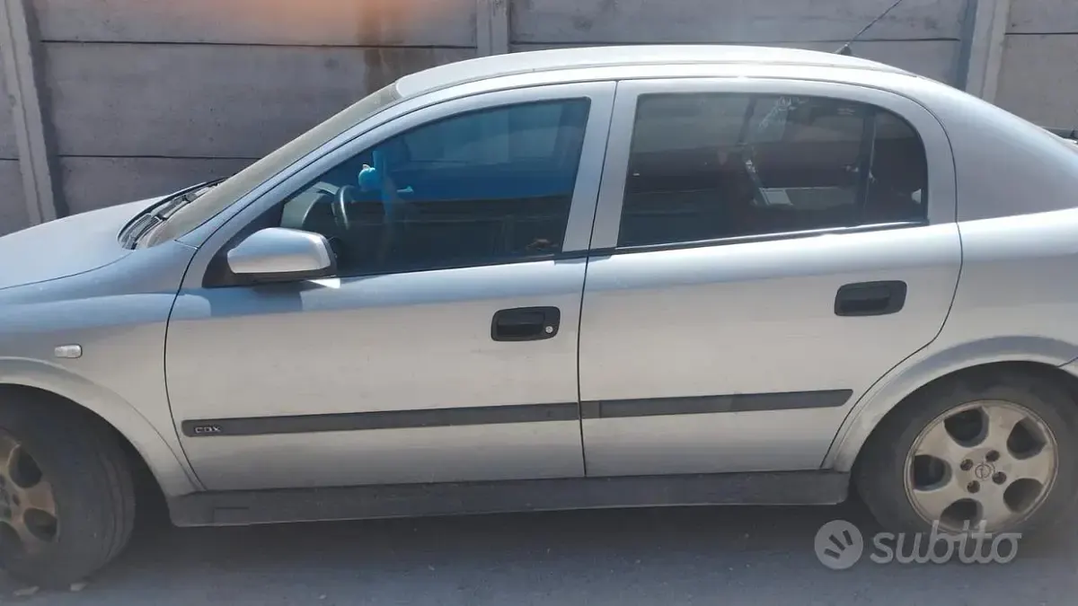 Usata Opel Astra 101 CV (74 kW) 2001 Grigio Berlina