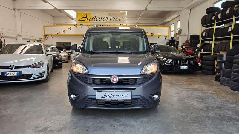 Usata Fiat Doblò Lounge 120 CV (88 kW) 2018 Grigio Monovolume