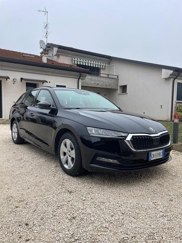 Nero Usata 2023 Skoda Octavia Executive Station wagon | 18.200 € (Super prezzo) - Immagine 1/4