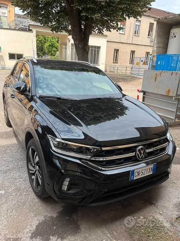 Usata VW T-Roc R-line 150 CV (110 kW) 2023 Nero SUV