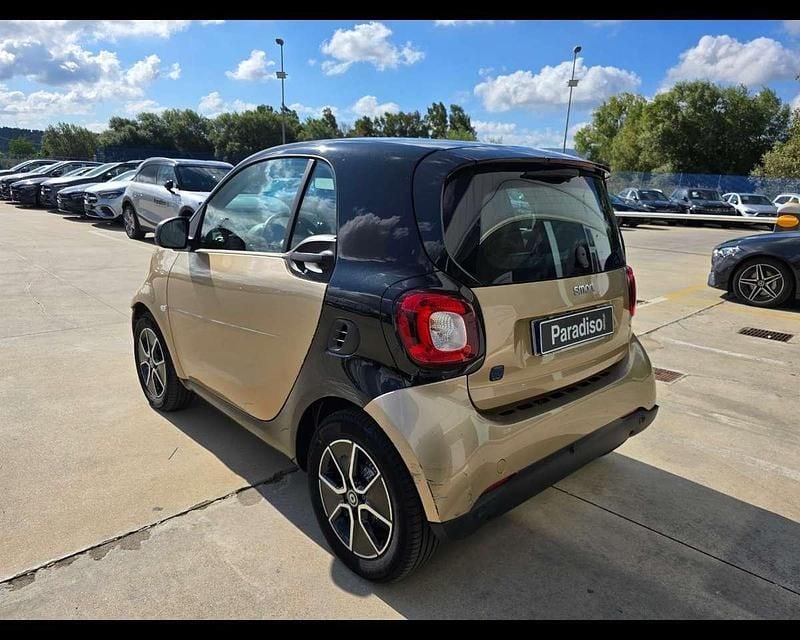 Usata Smart ForTwo Electric Drive Passion 41 kW (56 CV) 2021 Beige Berlina