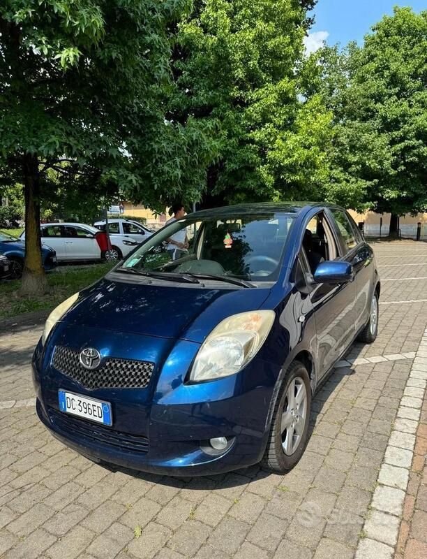 Usata Toyota Yaris 65 CV (47 kW) 2006 Blu Utilitaria