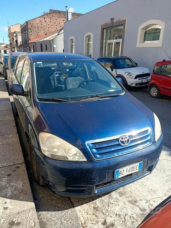 Blu Usata 2002 Toyota Avensis Station wagon | 5000 € - Immagine 1/4