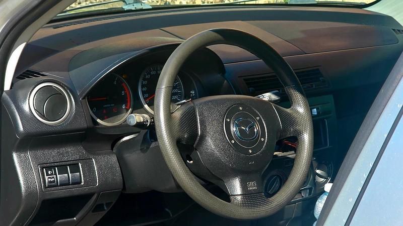 Usata Mazda 2 67 CV (49 kW) 2005 Grigio Utilitaria