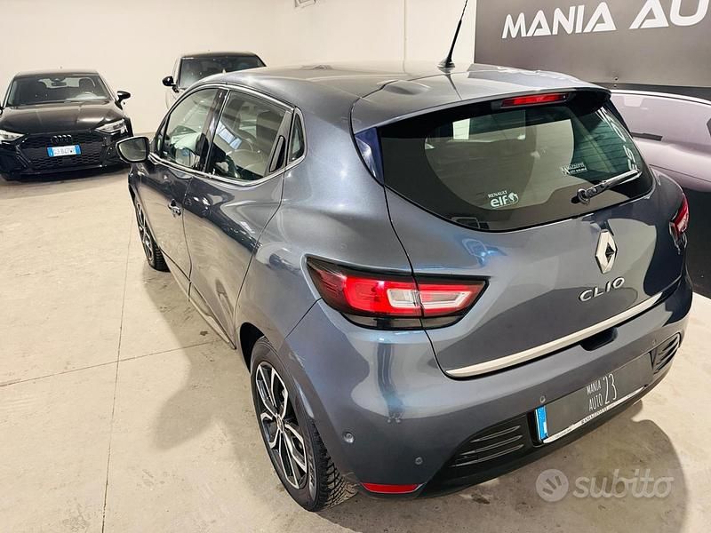 Usata Renault Clio V Intens 90 CV (66 kW) 2020 Grigio Berlina