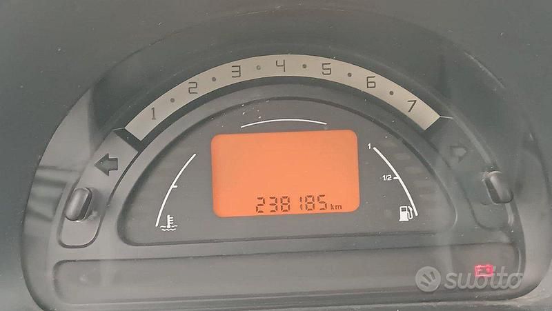 Usata Citroën C3 Exclusive 90 CV (66 kW) 2002 Nero Utilitaria