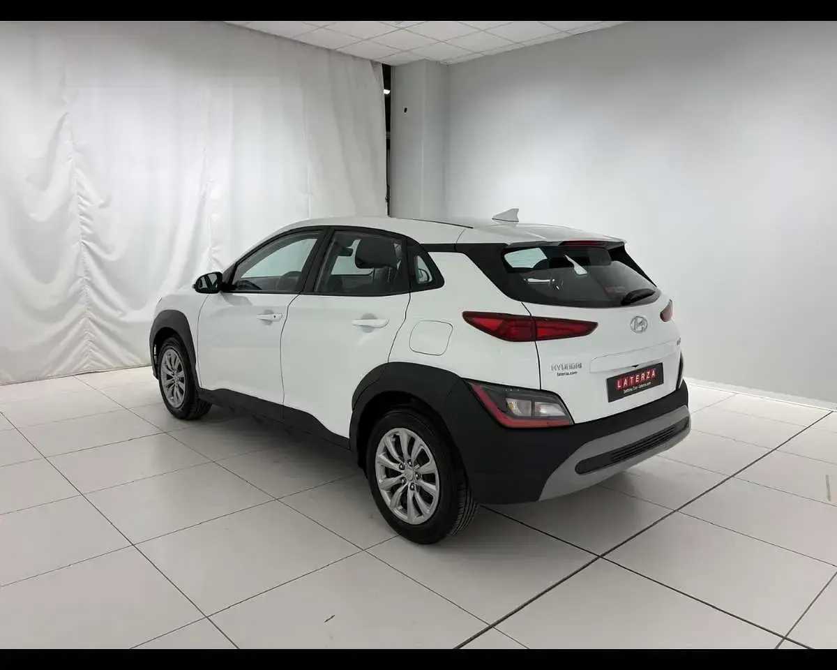 Usata Hyundai Kona 120 CV (88 kW) 2022 Atlas white SUV