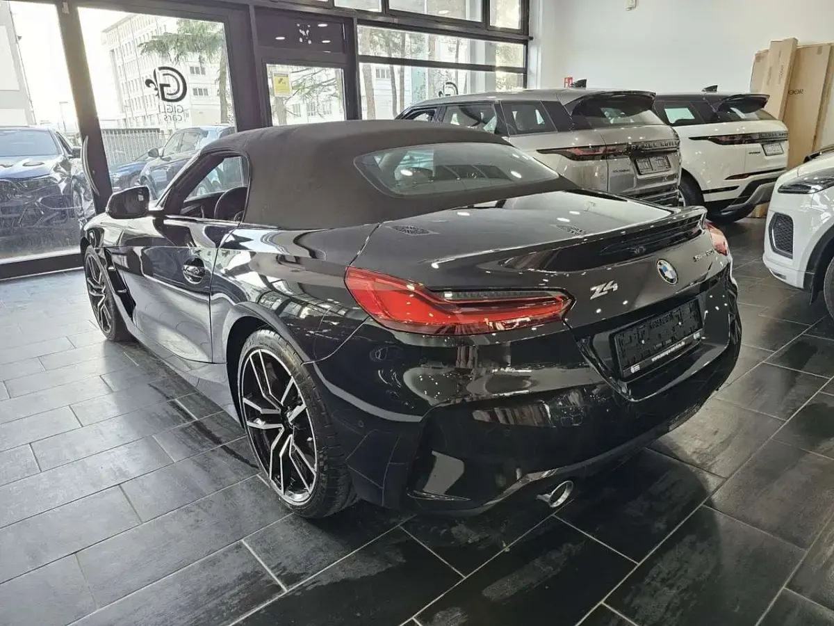 Usata BMW Z4 M Sport 197 CV (144 kW) 2025 Sapphire black Cabrio