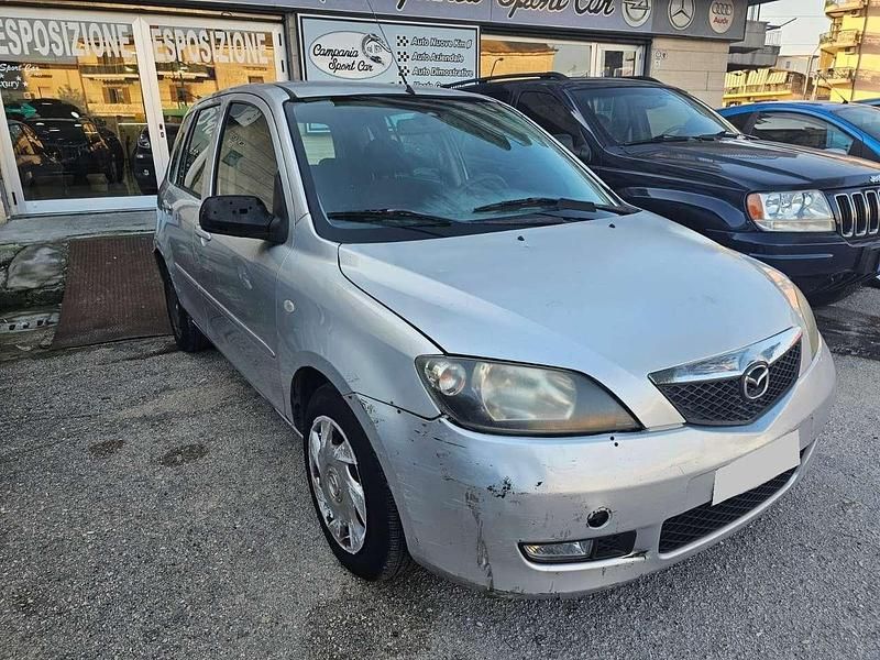 Usata Mazda 2 68 CV (50 kW) 2005 Grigio argento Berlina