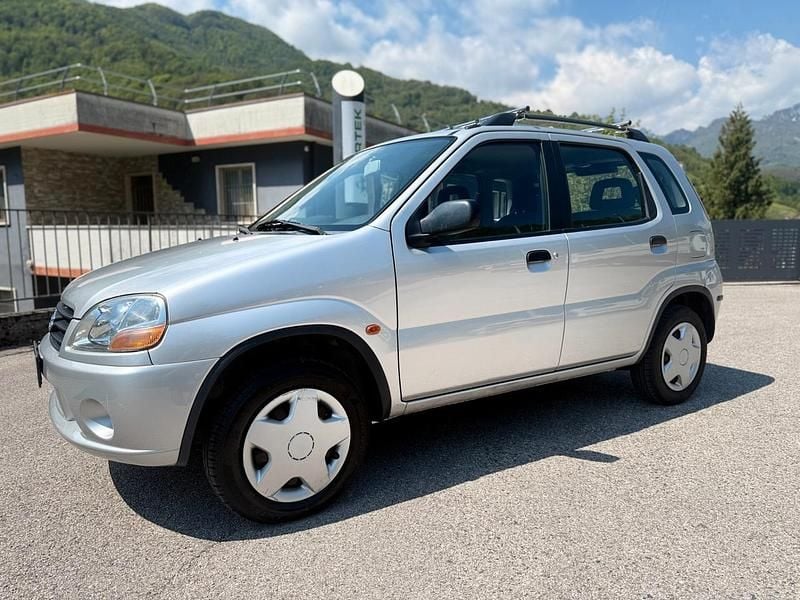Second-hand Suzuki Ignis GL 83 CP (61 kW) 2003 Argintiu Hatchback