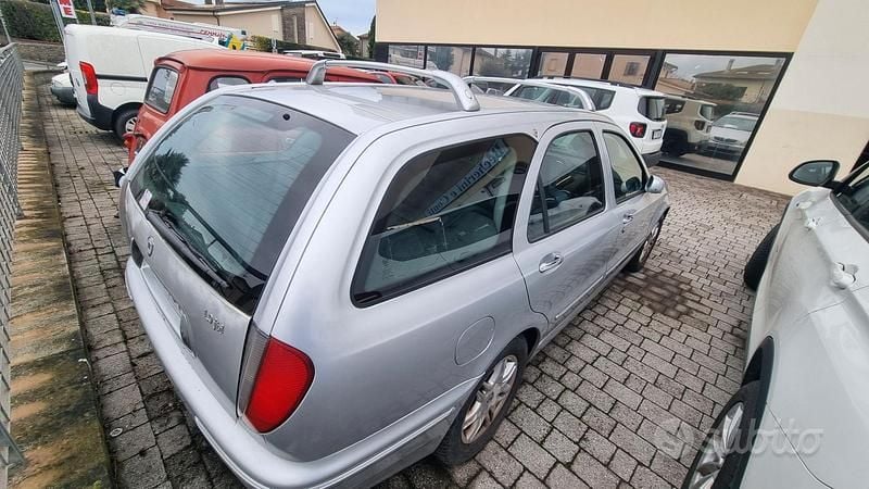 Usata Lancia Lybra 105 CV (77 kW) 2000 Grigio Station wagon