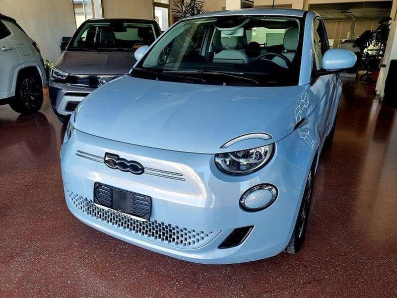 Usata Fiat 500e Icon 86 kW (118 CV) 2020 Blu/azzurro Berlina