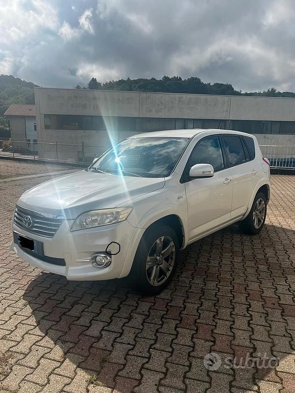 Usata Toyota RAV4 150 CV (110 kW) 2010 Bianco Berlina