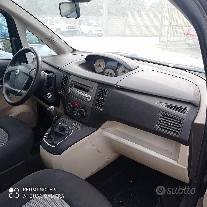 Usata Lancia Musa 89 CV (65 kW) 2006 Giallo Monovolume