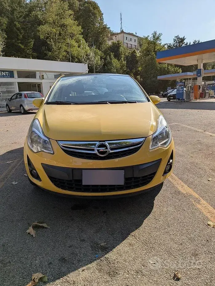 Usata Opel Corsa 85 CV (62 kW) 2011 Giallo Utilitaria
