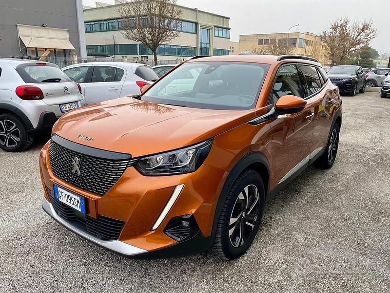 Usata Peugeot 2008 Allure 110 CV (80 kW) 2021 Arancione SUV