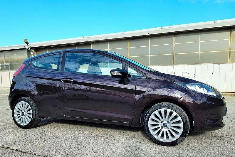 Usata Ford Fiesta 60 CV (44 kW) 2010 Viola Berlina