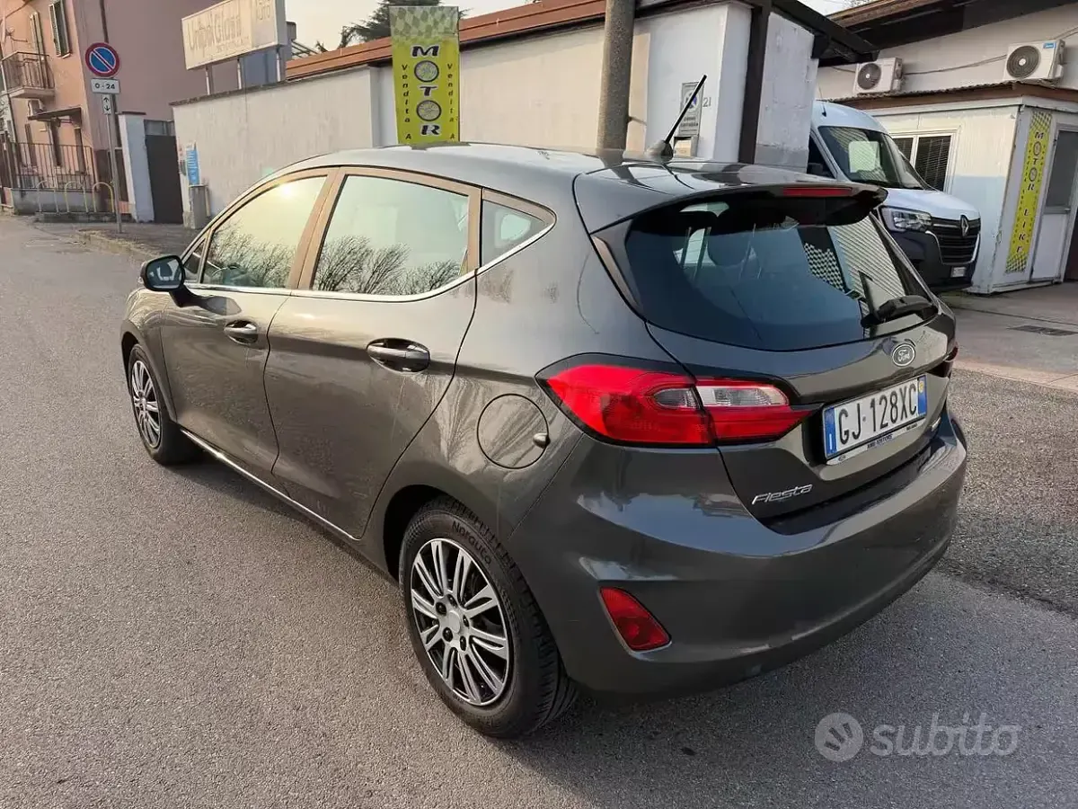 Usata Ford Fiesta 125 CV (91 kW) 2022 Grigio Utilitaria