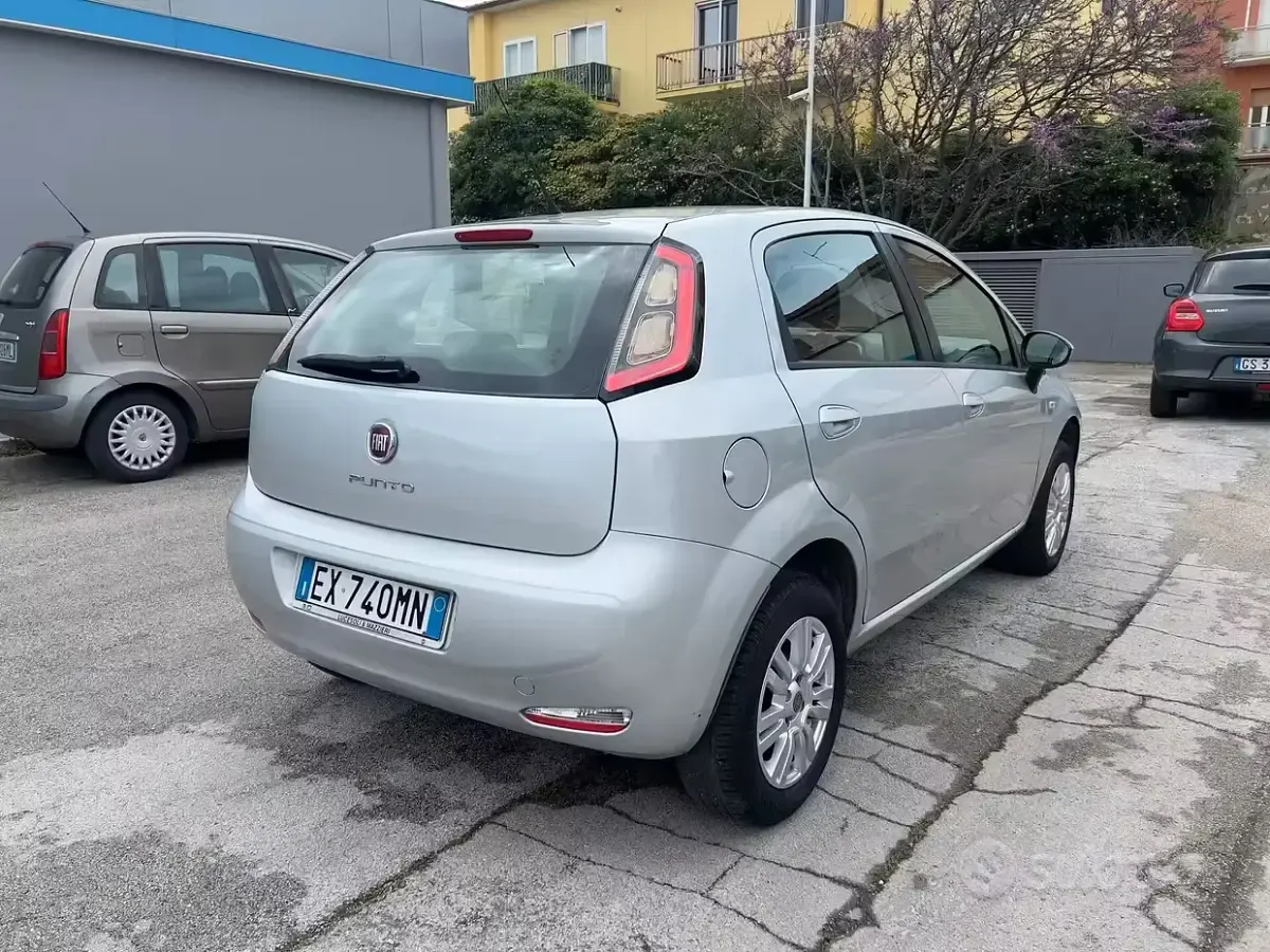 Gebraucht Fiat Punto 70 PS (51 kW) 2015 Grau Kleinwagen