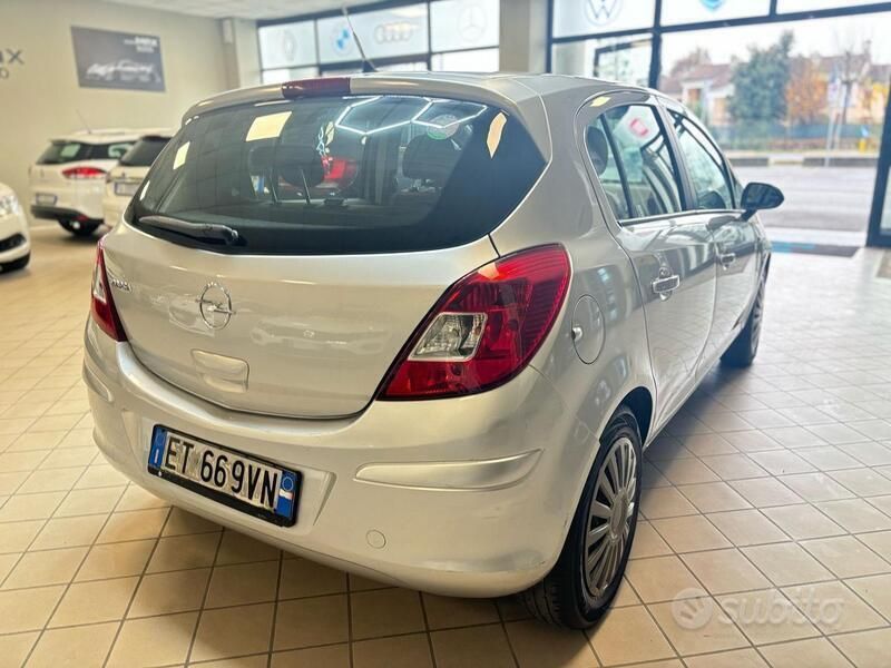Usata Opel Corsa Edition 85 CV (62 kW) 2014 Bianco Berlina