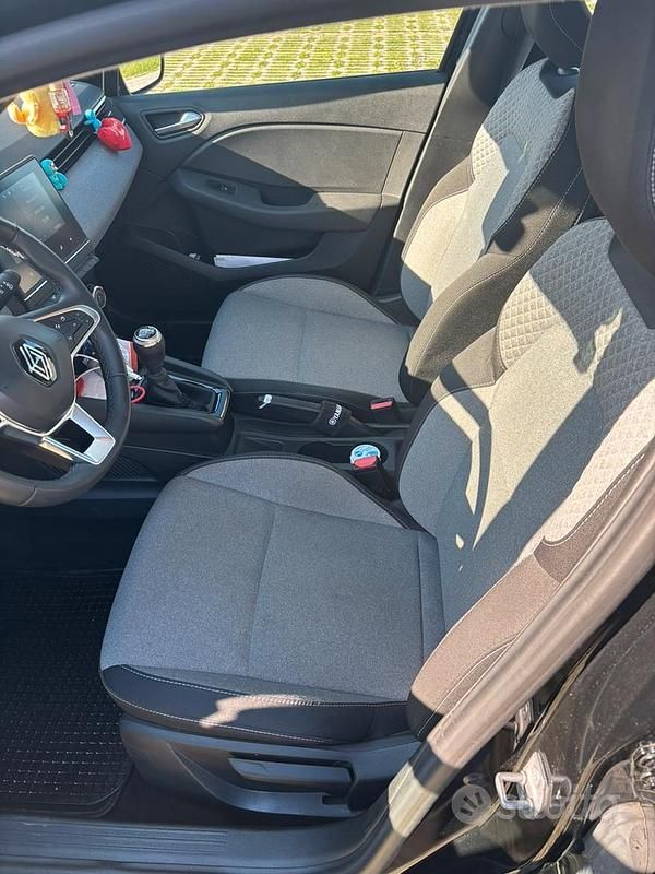 Usata Renault Clio V 101 CV (74 kW) 2024 Nero Utilitaria