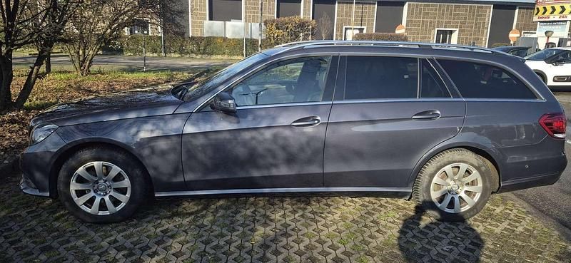 Usata Mercedes E300 Premium 204 CV (150 kW) 2014 Blu/azzurro Station wagon