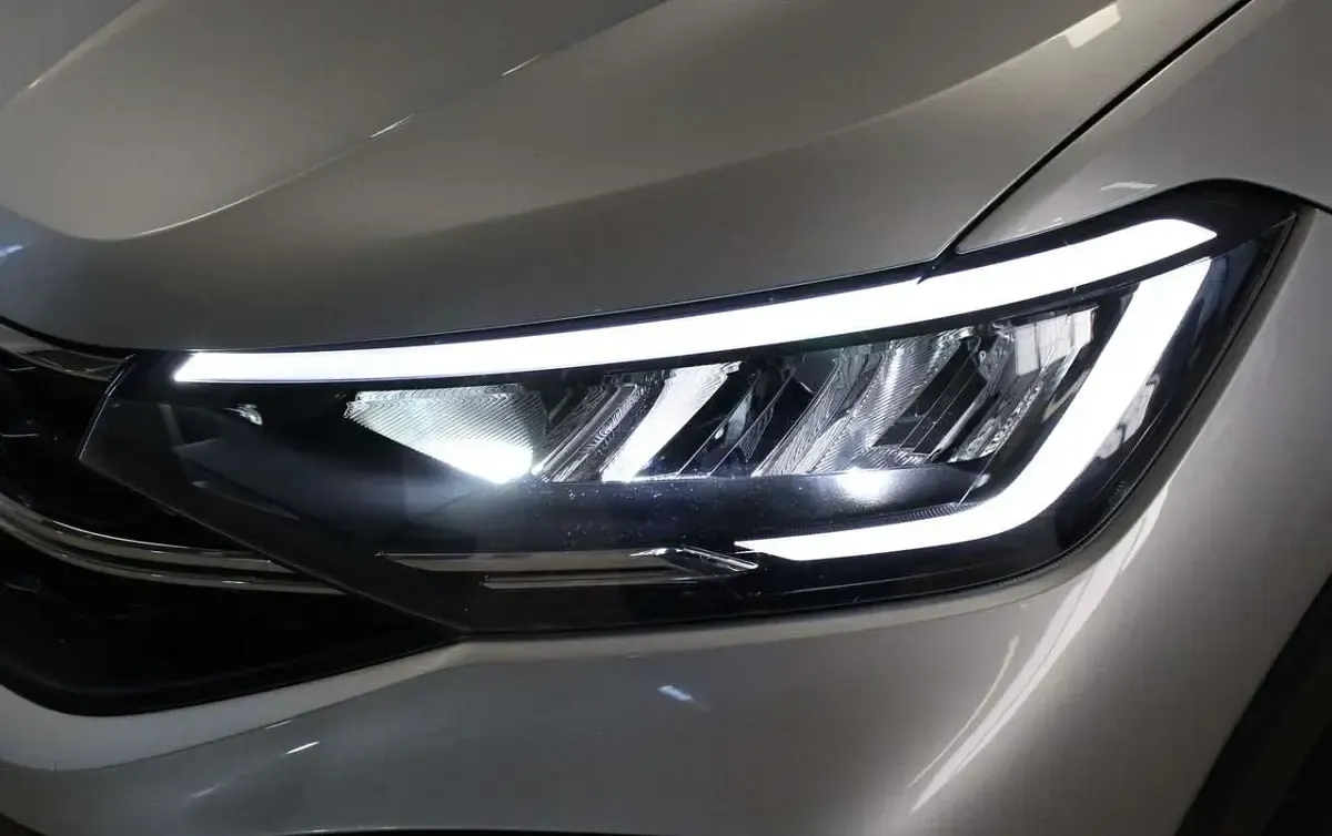 Usata VW Taigo R-line 116 CV (85 kW) 2025 Argento SUV