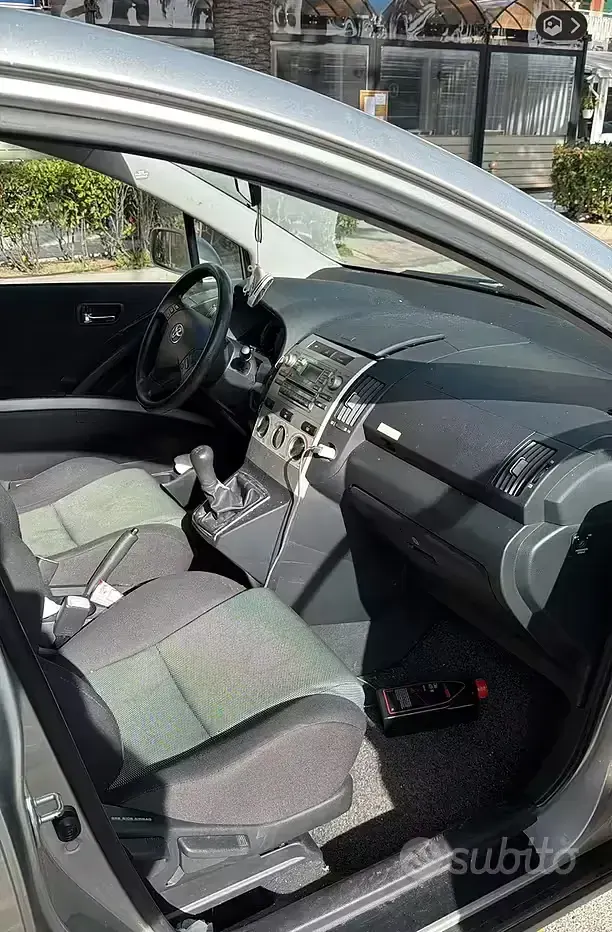 Usata Toyota Corolla 116 CV (85 kW) 2005 Grigio Monovolume