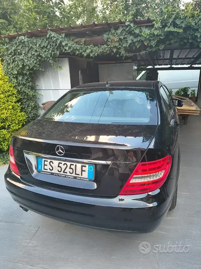 Usata Mercedes C180 120 CV (88 kW) 2013 Nero Berlina