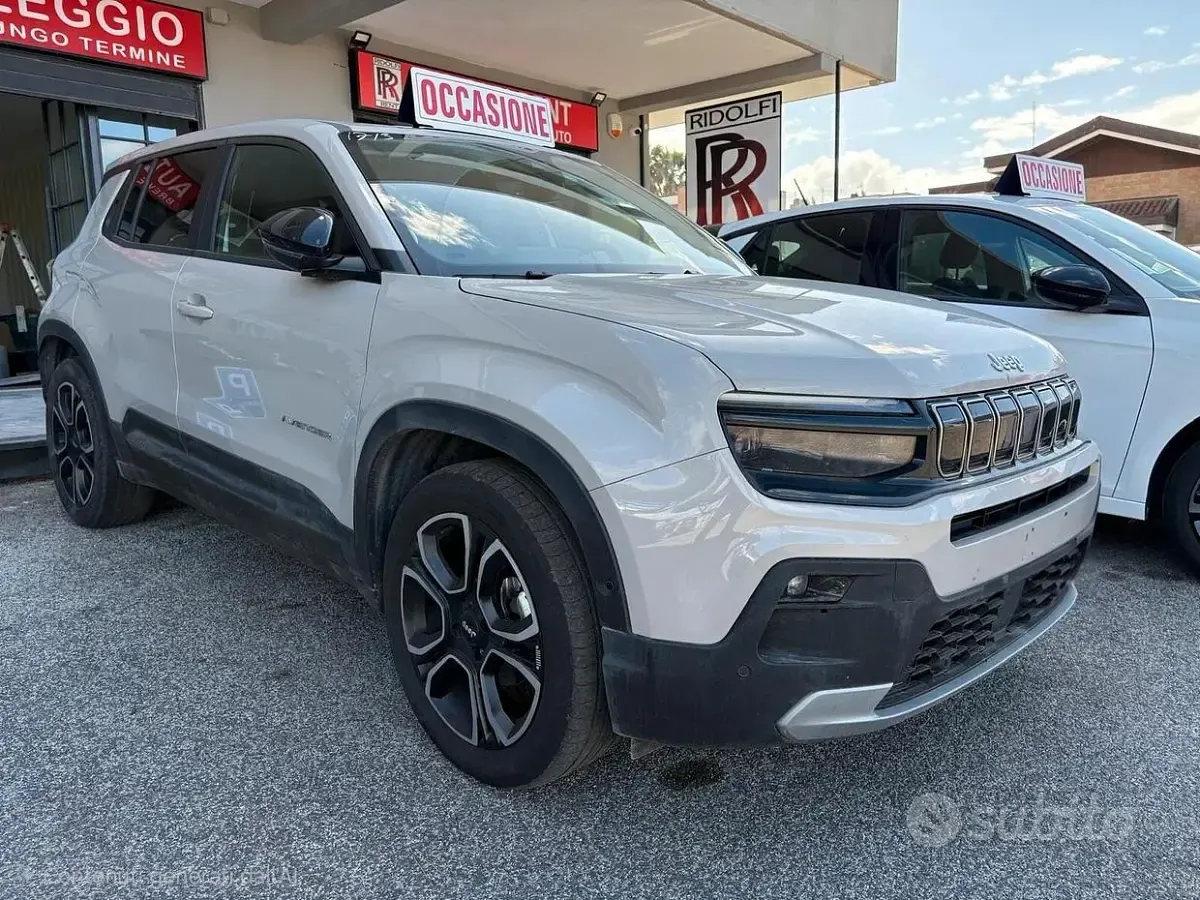 Begagnad Jeep Avenger Summit 101 HK (74 kW) 2025 Vit SUV