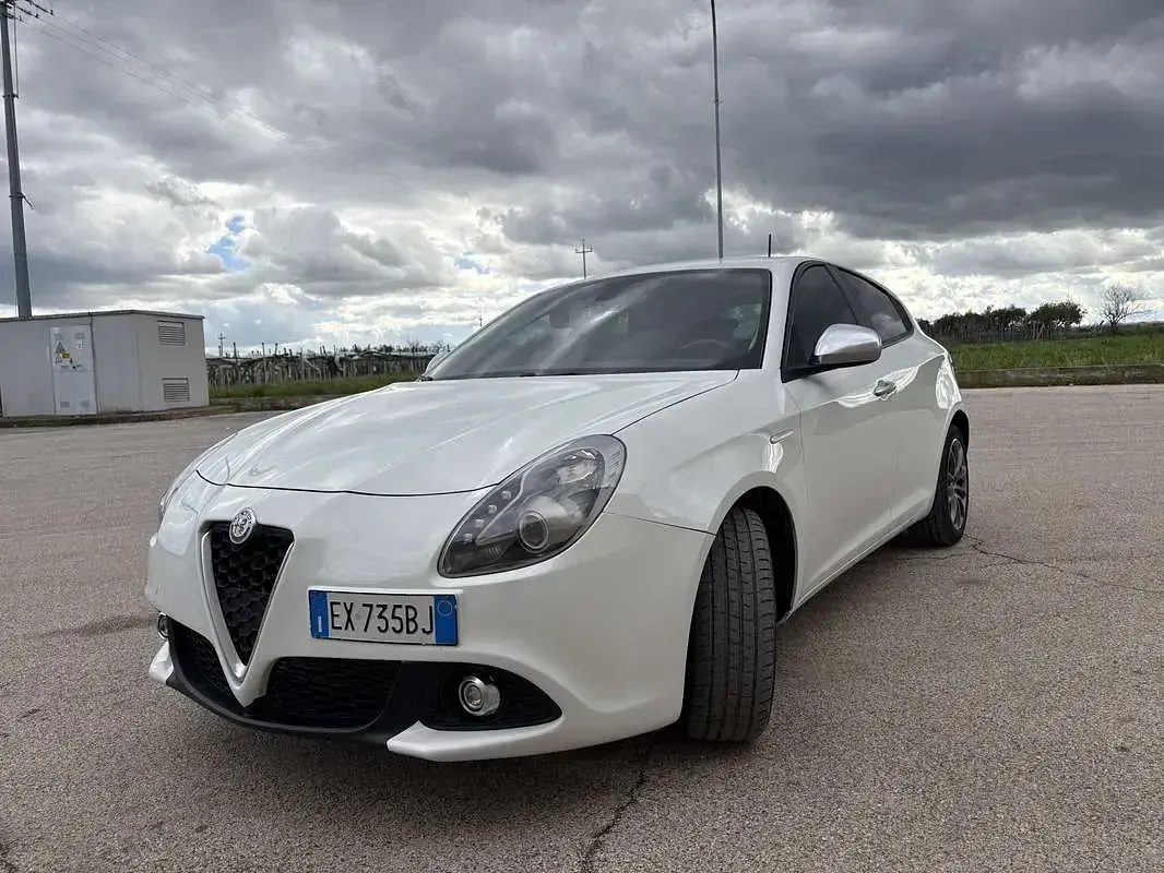 Usata Alfa Romeo Giulietta Exclusive 105 CV (77 kW) 2015 Utilitaria