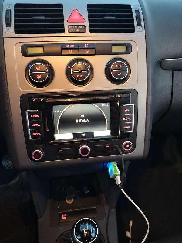 Usata 2010 VW Touran Trendline Monovolume | 4500 € (Buon prezzo) - Immagine 1/4